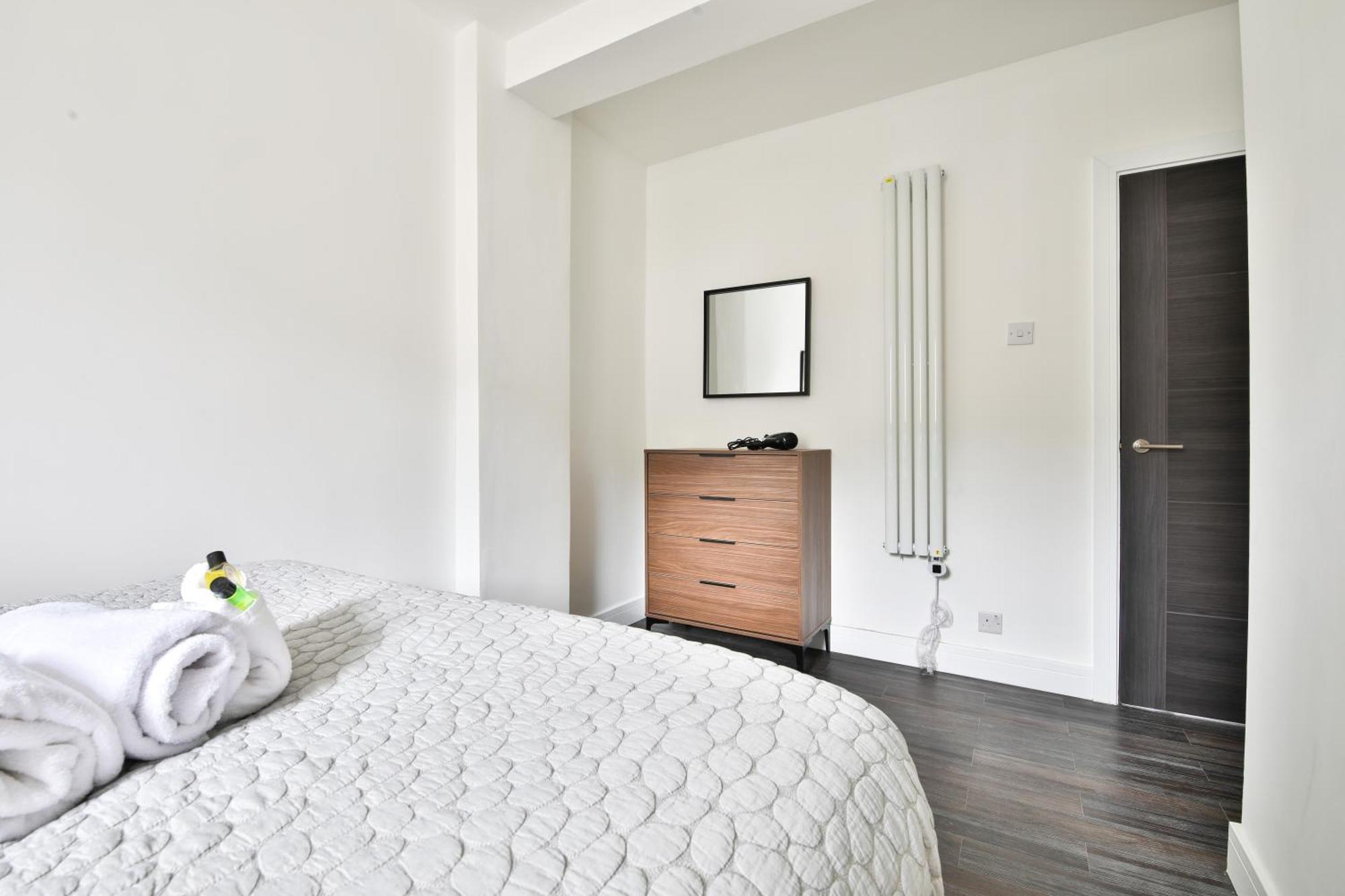 Amber Vista 2 Bedroom Apartments- Supermarket, Coffee Shop, Restaurants & Parking Below Cardiff Dış mekan fotoğraf