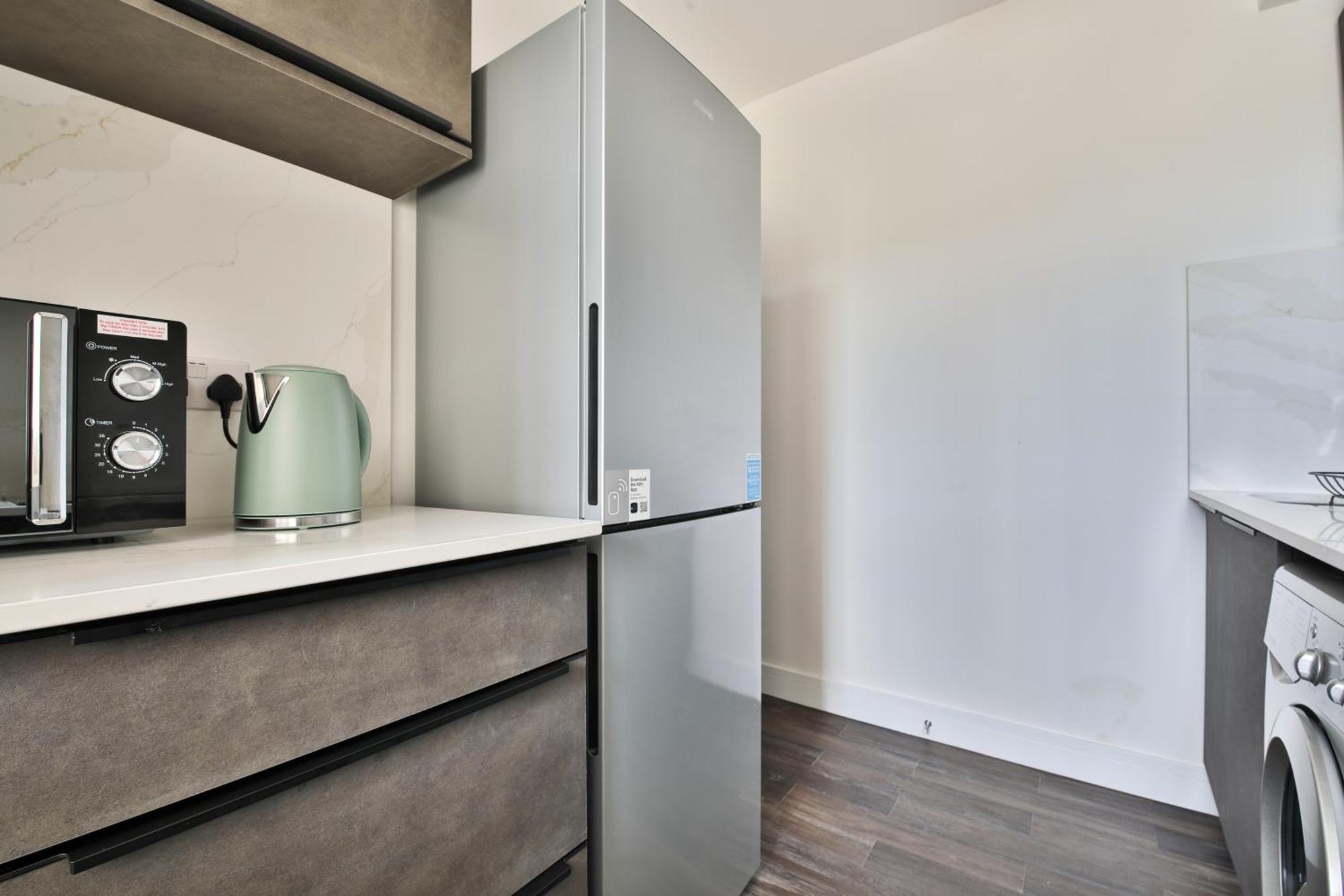 Amber Vista 2 Bedroom Apartments- Supermarket, Coffee Shop, Restaurants & Parking Below Cardiff Dış mekan fotoğraf