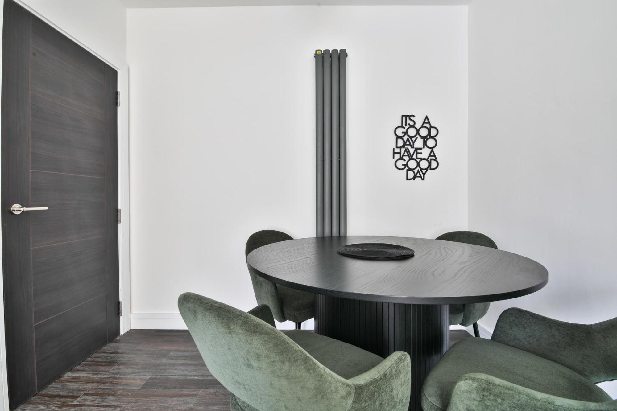 Amber Vista 2 Bedroom Apartments- Supermarket, Coffee Shop, Restaurants & Parking Below Cardiff Dış mekan fotoğraf