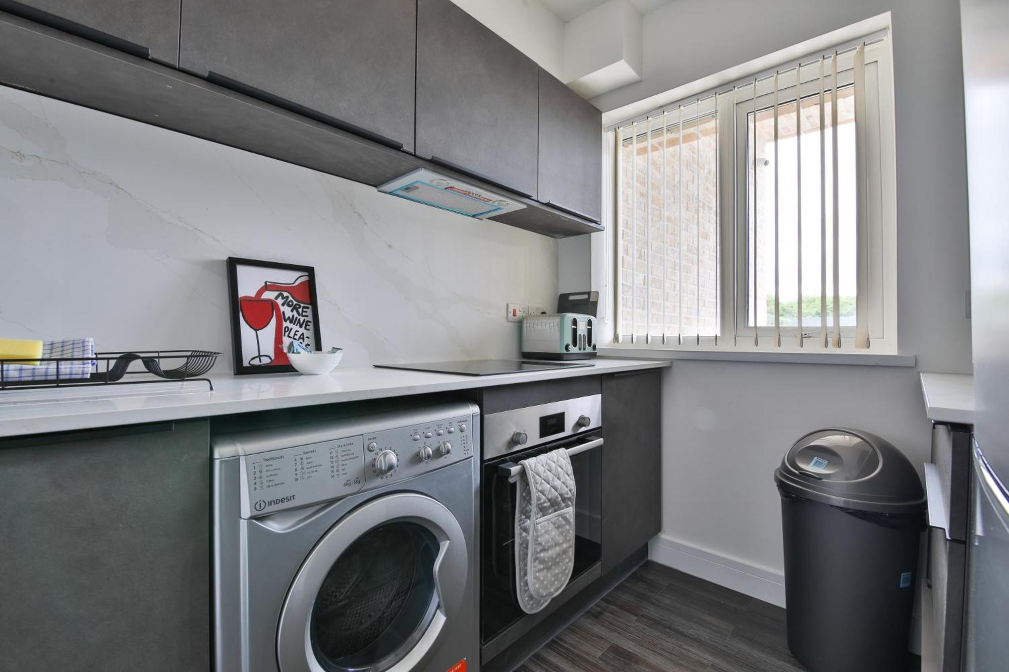 Amber Vista 2 Bedroom Apartments- Supermarket, Coffee Shop, Restaurants & Parking Below Cardiff Dış mekan fotoğraf