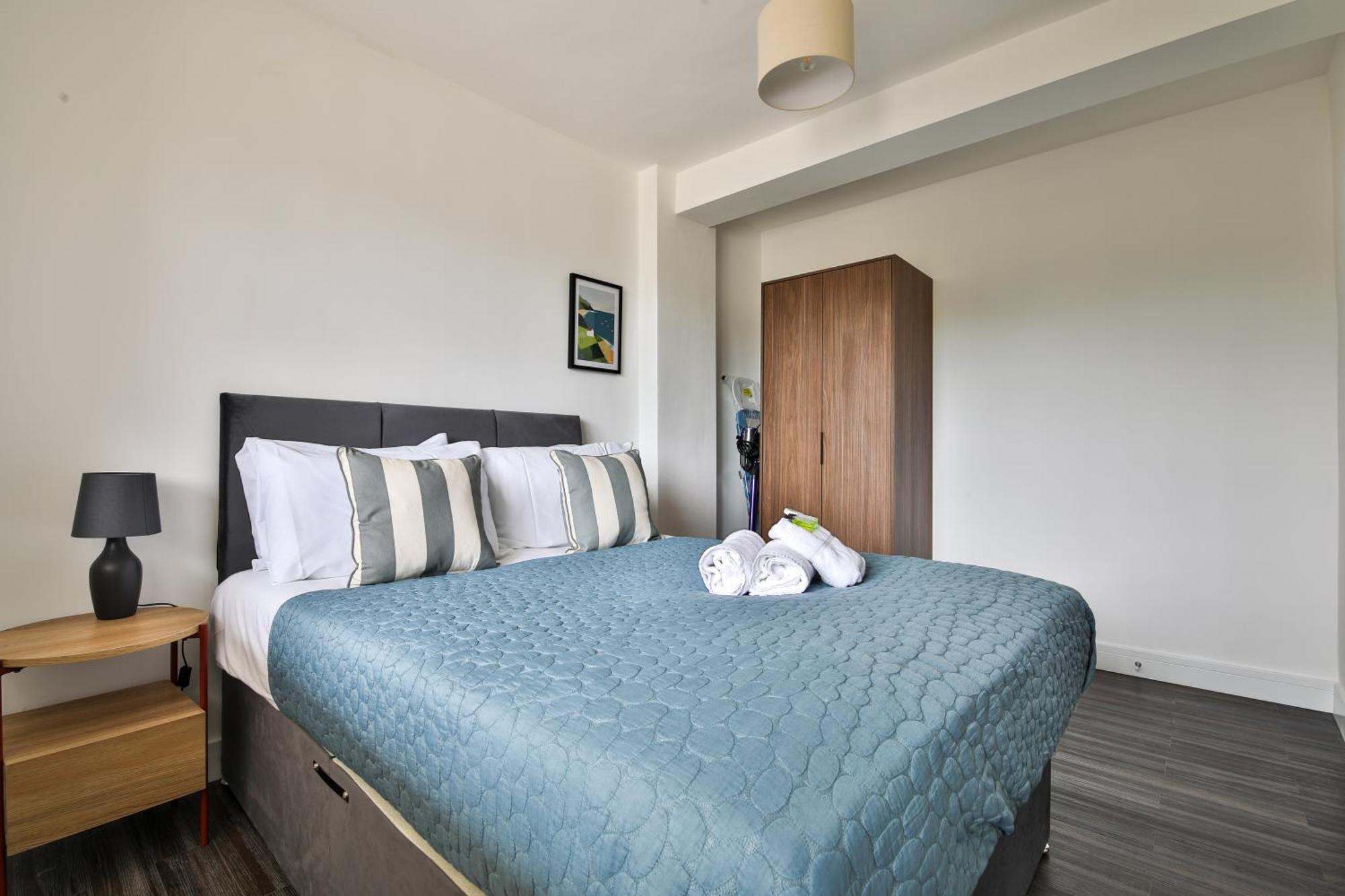 Amber Vista 2 Bedroom Apartments- Supermarket, Coffee Shop, Restaurants & Parking Below Cardiff Dış mekan fotoğraf