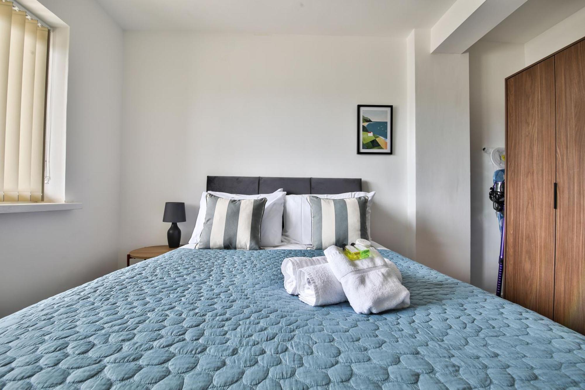 Amber Vista 2 Bedroom Apartments- Supermarket, Coffee Shop, Restaurants & Parking Below Cardiff Dış mekan fotoğraf